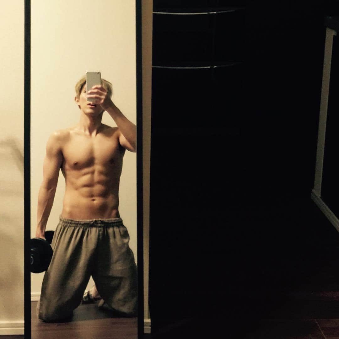 ジョンギュンのインスタグラム：「🏋🏽‍♂️#mindcontrol」
