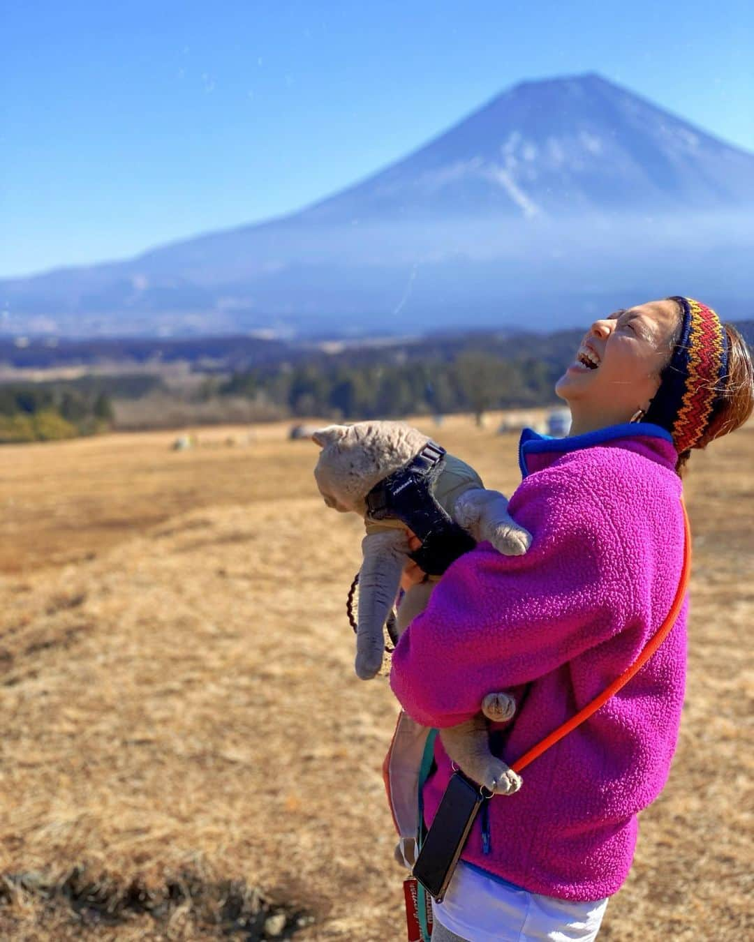 吉田夏海さんのインスタグラム写真 - (吉田夏海Instagram)「キャンプ猫ソイとなぜか大爆笑のあたし🐈🏕💖  キャンプって終わった瞬間からまたキャンプしたいのなんでだろう😂💭🔥  あーキャンプしたいw  #camp #camping  #campcat #冬キャンプ  #キャンプコーデ #キャンプ」1月29日 20時50分 - natsumiiiiiiiiiii