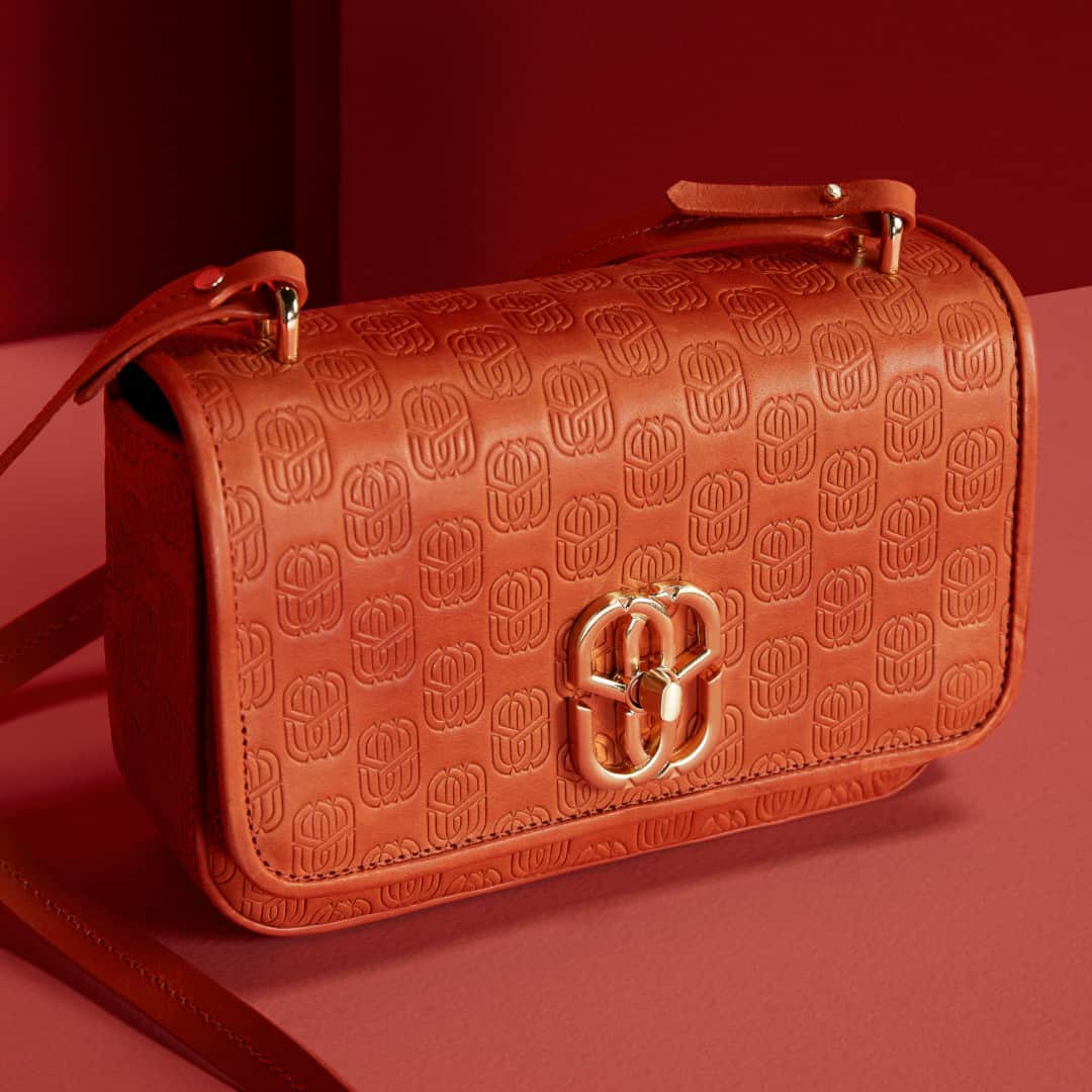 Schutzのインスタグラム：「COLOR CRUSH - OUR NEW OCHRE ❤️ #schutzemblem」