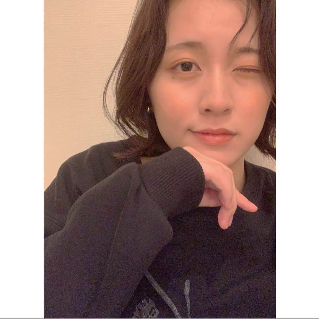 望月萌衣のインスタグラム：「☺︎﻿ ﻿ ﻿ ﻿ ﻿ ﻿ ﻿ ﻿  ﻿ ﻿ ﻿ ﻿ ﻿ #自撮り #セルカ #センターパート #ショートヘア #ショートヘアアレンジ #ショートカット女子 #ウィンク #me #shorthair #hairarrange #selfie #daily #샐카 #샐스타그램 #샐피 #데일리룩 #머리스타그램#가르마 #일본 #일상 #셀카놀이#팔로미#팔로우미 #촣아요 #촣아요반사 #윙크」