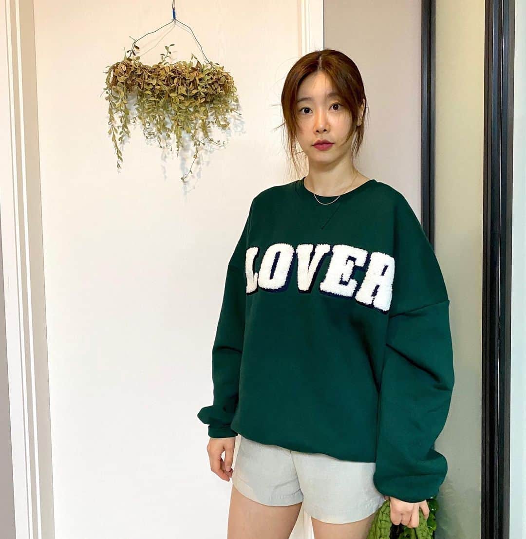 ソジン のインスタグラム：「응? 방민아랑 커플티🤓」