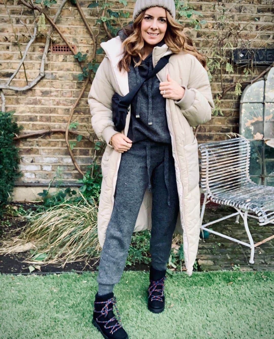 セラフィーニのインスタグラム：「Beautiful @belsfashionedit in this cosy outfit with our Moon ZV Black! ❤️⁠ #WeAreSerafini #SerafiniShoes @myfashiontribu⁠ .⁠ .⁠ .⁠ #boots ⁠#warmboots #madeinitaly #italianstyle #cozy #italianshoes #joggerstyle ⁠#loungewear ⁠#pufferjacket ⁠#winterstyle ⁠#sneakers #shoes #fashion #sneaker #sneakersaddict #style #sneakerheads #streetwear #ootd #nike #adidas #streetstyle #igsneakercommunity  #sneakerporn #sneakerholics #sneakerfreaker #footwear #shoesaddict」