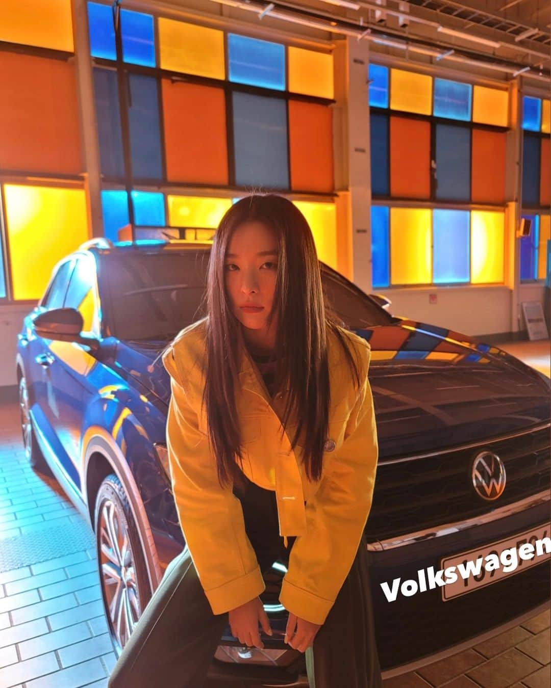 スルギさんのインスタグラム写真 - (スルギInstagram)「#광고 Born confident 😎#volkswagen #폭스바겐#티나도록#티록#TRoc」1月29日 21時03分 - hi_sseulgi