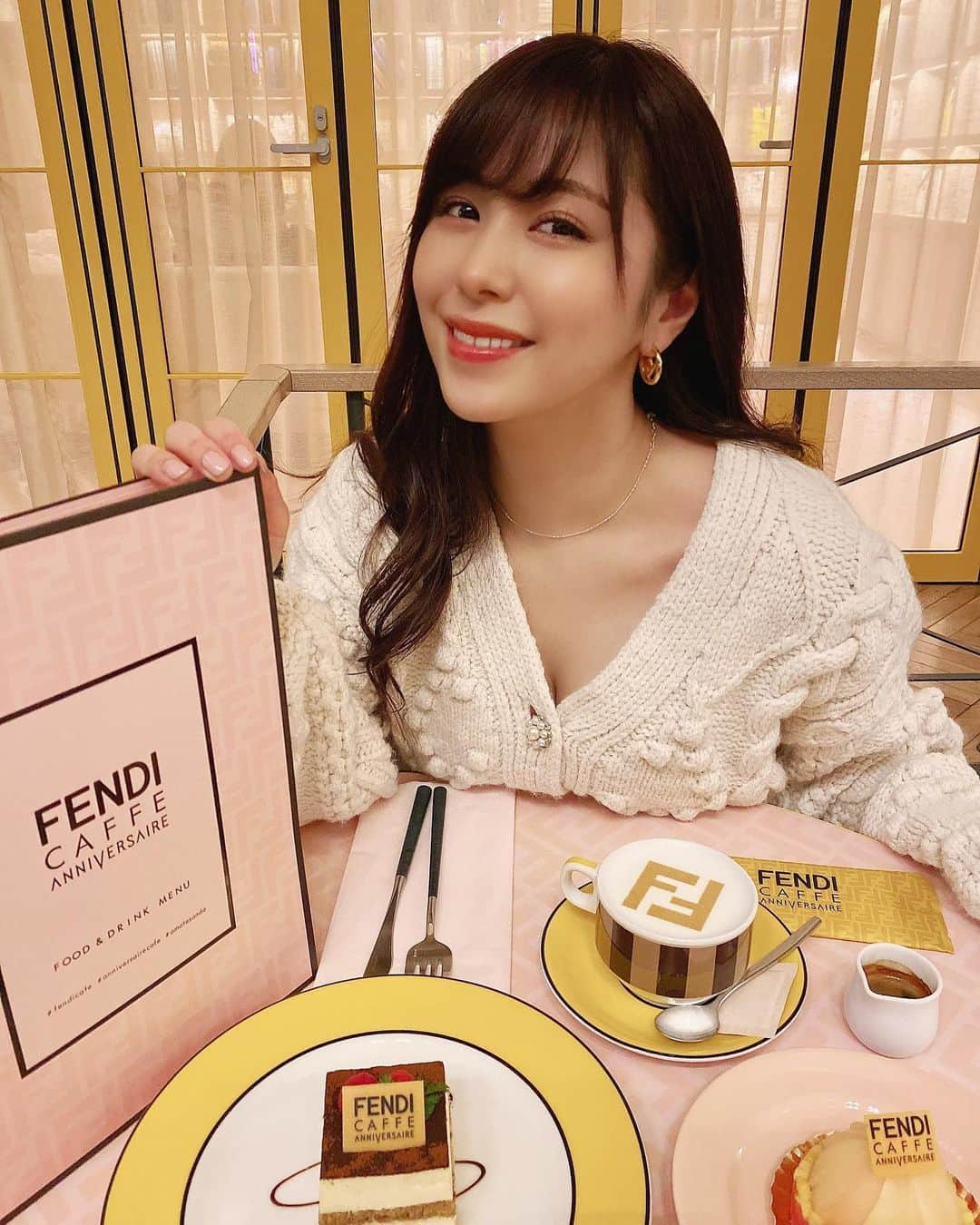 宮下舞花さんのインスタグラム写真 - (宮下舞花Instagram)「@fendi  cafe ☕️ . . . 今バレンタイン限定のメニューがあるみたいでまた行きたいな♡ . . 笑顔がすごい♡笑」1月29日 21時05分 - maikamaimaika