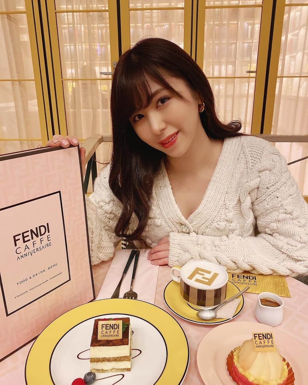 宮下舞花さんのインスタグラム写真 - (宮下舞花Instagram)「@fendi  cafe ☕️ . . . 今バレンタイン限定のメニューがあるみたいでまた行きたいな♡ . . 笑顔がすごい♡笑」1月29日 21時05分 - maikamaimaika