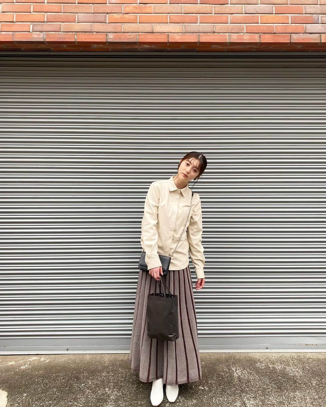 のインスタグラム：「しふくさん〜久しぶりに髪の毛をまとめてみましたっ！オフの日はなるべく髪の毛を休めたいのでこのスタイルが多いのです☺︎」