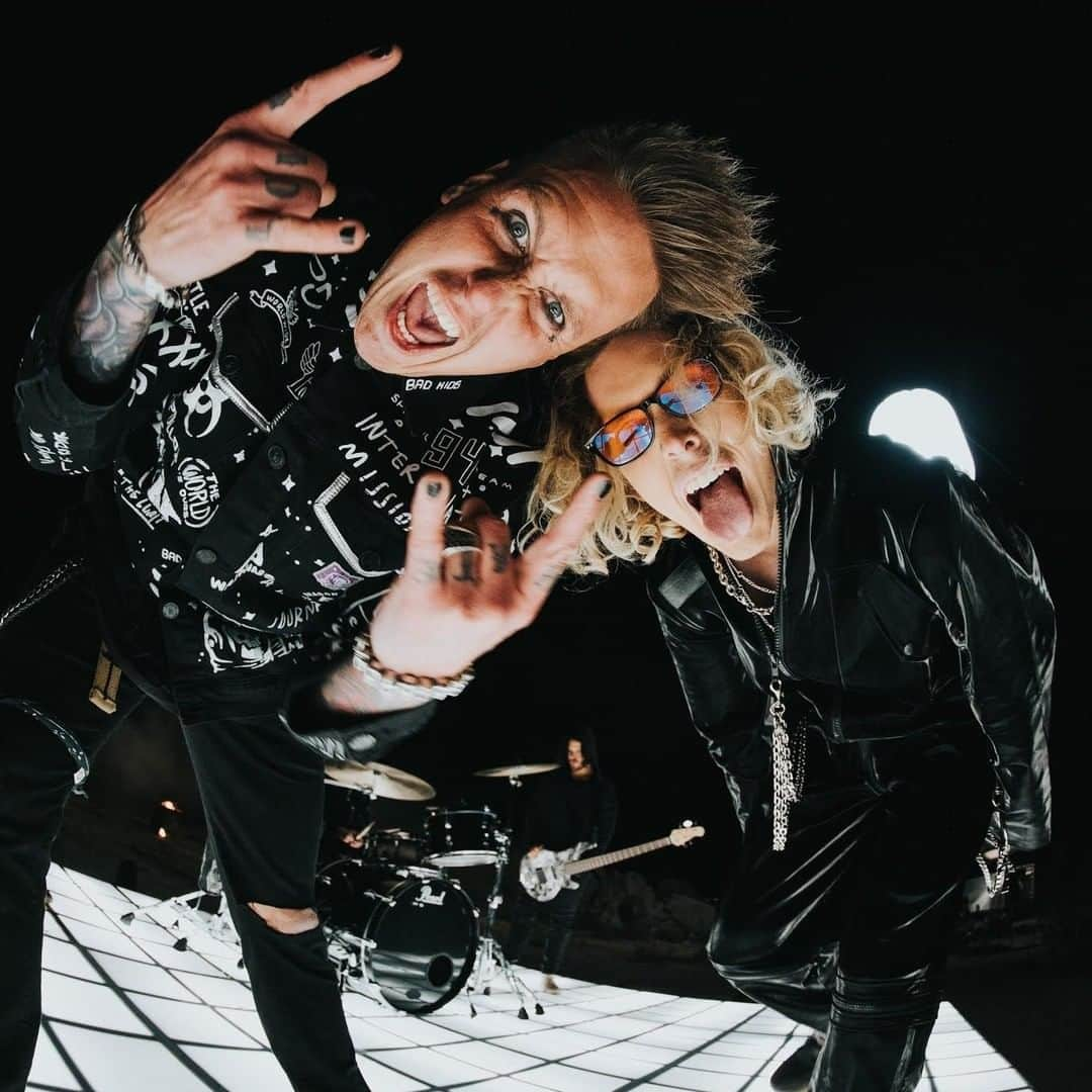 Kerrang!さんのインスタグラム写真 - (Kerrang!Instagram)「Teaming up with rising star Jeris Johnson for Last Resort (Reloaded), Papa Roach are on the crest of a digital revolution once again…read how TikTok is breathing new life into Papa Roach at the link in bio 🔗 ⠀⠀⠀⠀⠀⠀⠀⠀⠀ 📸: Stefanie Moser ⠀⠀⠀⠀⠀⠀⠀⠀⠀ @paparoach @jerisjohnson #kerrang #kerrangmagazine #paparoach #lastresort #lastresortreloaded #jerisjohnson #mysword #infest #tiktok」1月29日 21時13分 - kerrangmagazine_