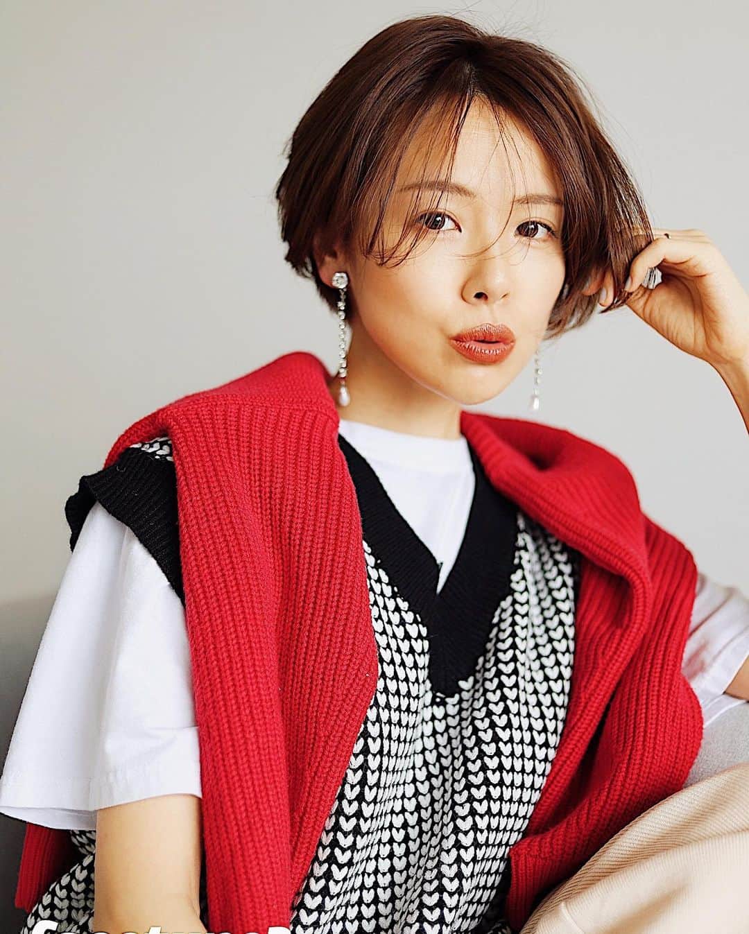 小松あやのインスタグラム：「. ちょっと前になっちゃったけど、 ヘアカット&カラーをしてもらいに 松永さん @abbey_matsunaga_official のところへ💇🏻‍♀️ 絶妙な前髪の長さがお気に入りです❤️🤍🧡 　 洗うのも乾かすのも楽だし、 ショートから抜け出せる気配がしない🥺 　 　 #ショートヘア #ショートカット女子 #ショートスタイル #ショートボブ #大人ショート #30代ヘアスタイル #大人かわいいヘア #丸顔ショート #サロモ #サロンモデル #ヘアサロン #美容院行ってきた #表参道美容室 #ヘアサロンモデル」