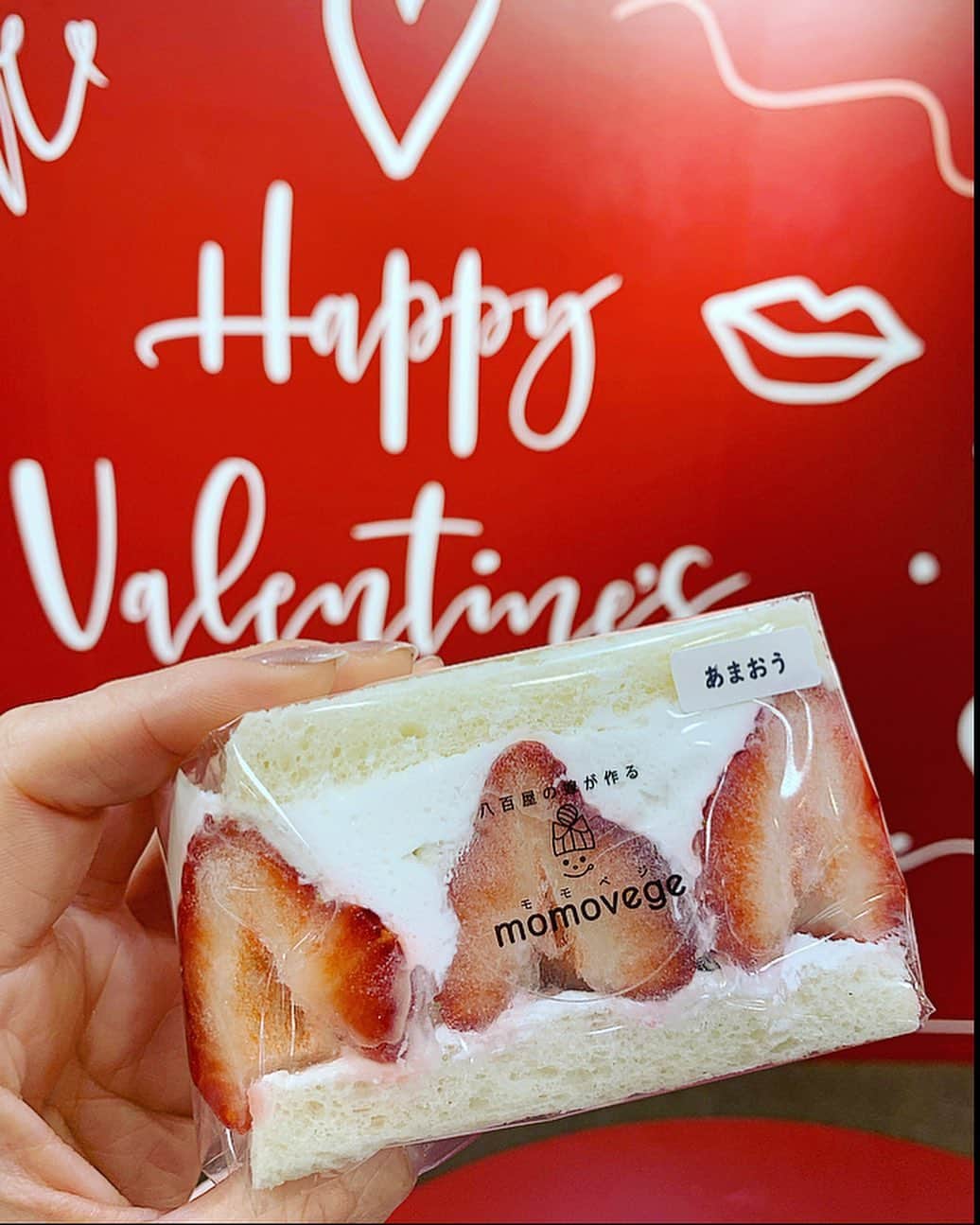 ree_mstorynさんのインスタグラム写真 - (ree_mstorynInstagram)「#strawberry 八百屋さんのお嫁さんが作る momovegeさんの いちごサンド 豆乳クリームなんだって 魅力的♡ ・ #近鉄百貨店奈良店 で 昨日から開催されてる バレンタインショコラコレクションに 行ってきました チョココレクションのお隣に かわいいいちごスイーツがいっぱい 2月14日までやってますよ ・ ・ #ならいちごバレンタイン  #いちごスイーツ #いちごサンド  #フルーツサンド #いちご #苺 #momovege #バレンタイン #valentine #スイーツ巡り #スイーツ好きな人と繋がりたい #奈良」1月29日 21時21分 - ree_mstoryn