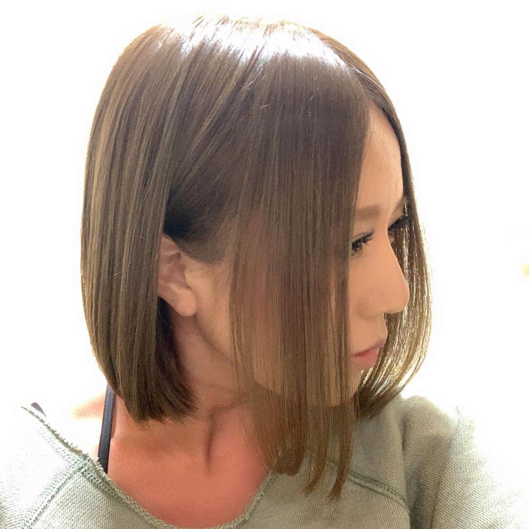 西條るりのインスタグラム：「髪の毛綺麗にしてきました♪ 今日チャットで皆んなに会えるの楽しみ😍 #髪質改善トリートメント」