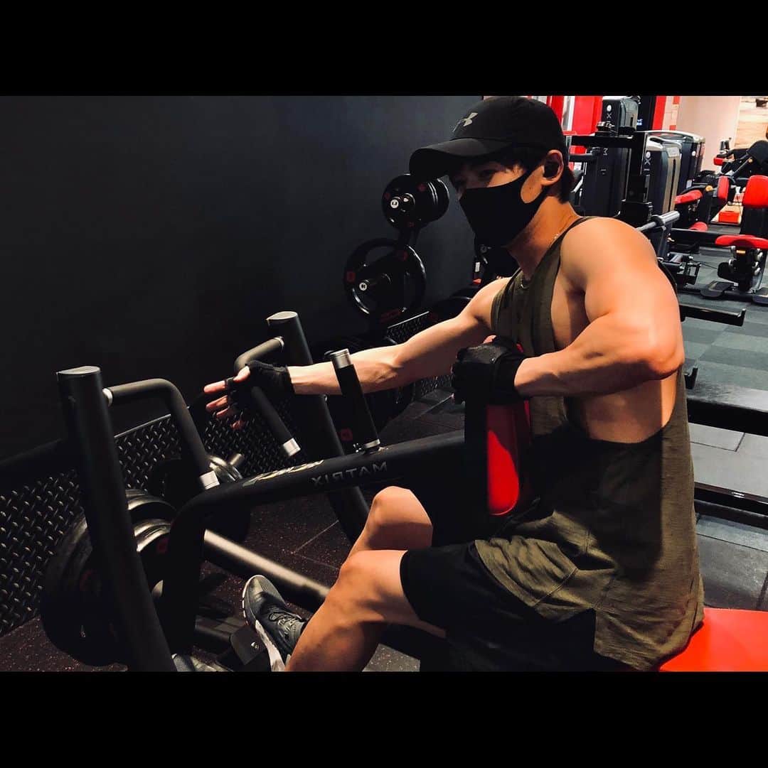 工藤大貴のインスタグラム：「これ3ヶ月くらい前の写真なんやが 盛れすぎてデブに見える🏋️  最近また筋トレにハマってます 細マッチョ目指して頑張る！！  #筋肉 #筋トレ #トレーニング #ワークアウト #ダイエット #workout #トレーニー」