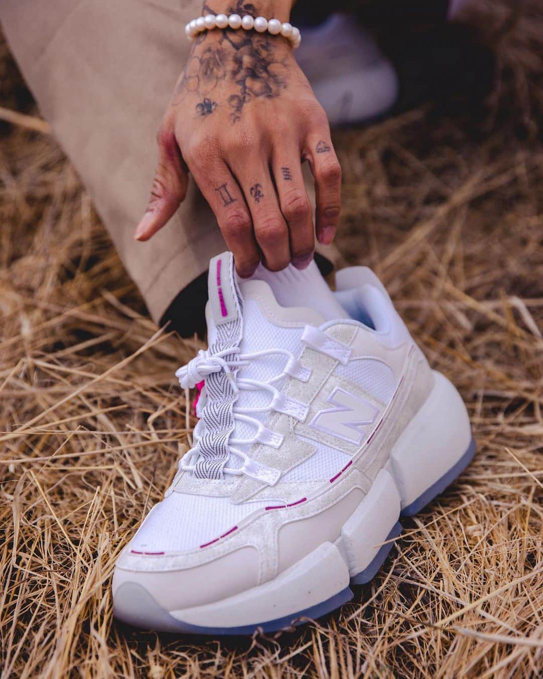 ジェイデン・スミスのインスタグラム：「New Vision Racers Available Now. @newbalance   Modeled By @danieldartiste」