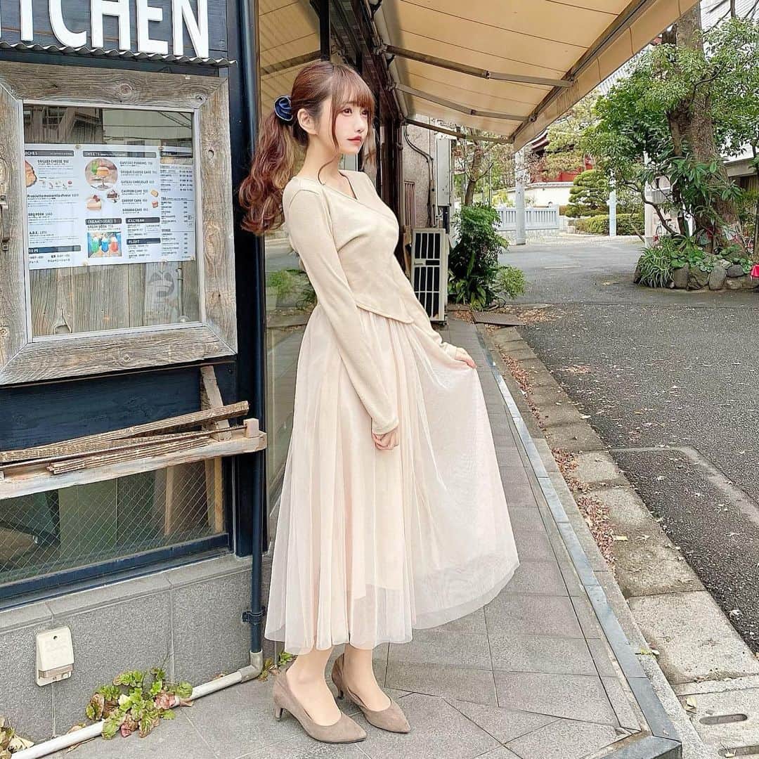 遠藤 玲奈 /endo renaのインスタグラム：「今週もお疲れ様でした☺︎ 遠藤はもうちょっと頑張ります👨‍💻💭✨ . ♡onepiece：@menot_official  異素材ドッキングワンピース  可愛いお洋服、是非チェックしてみてください🐻‍❄️💭 #ワンピース #menot #ottd #ワンピースコーデ #ポニーテール #ポニーテールアレンジ #グレージュ #グレージュカラー #カフェ #cafe #beige #オフホワイト #全身コーデ」