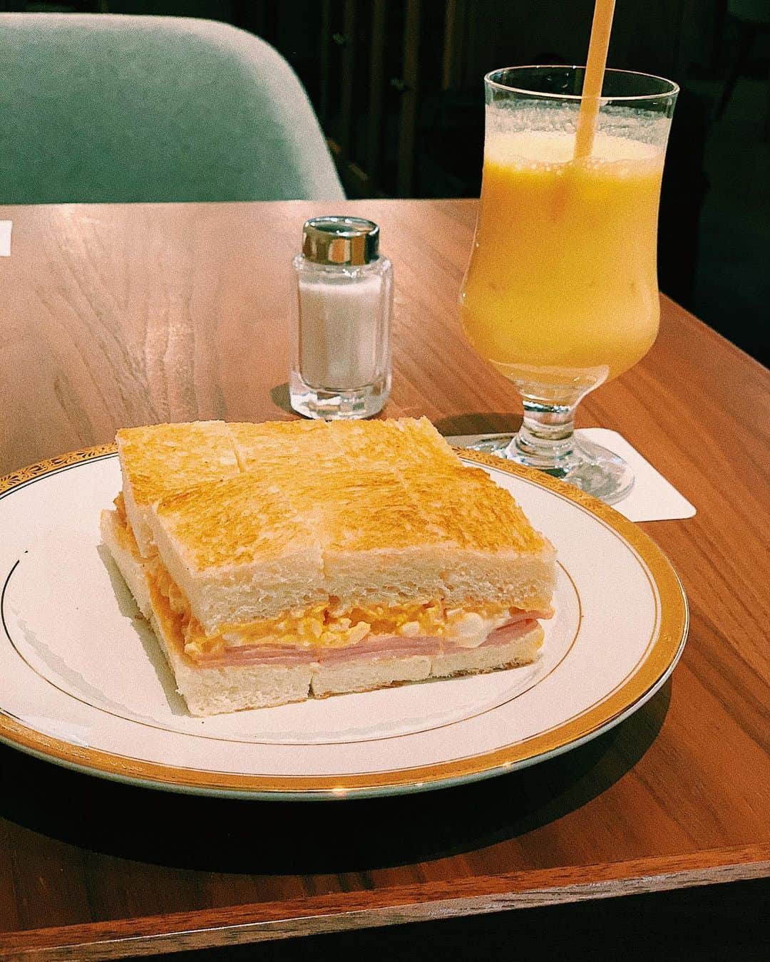 RIKAPEPEのインスタグラム：「気づけば丸一日休みが無かった1月。半日休みが嬉し過ぎて、予定を詰め込みがち🤩至福セット🥪🍹🤤  #女将の半休 #自分で自分の機嫌をとろう」