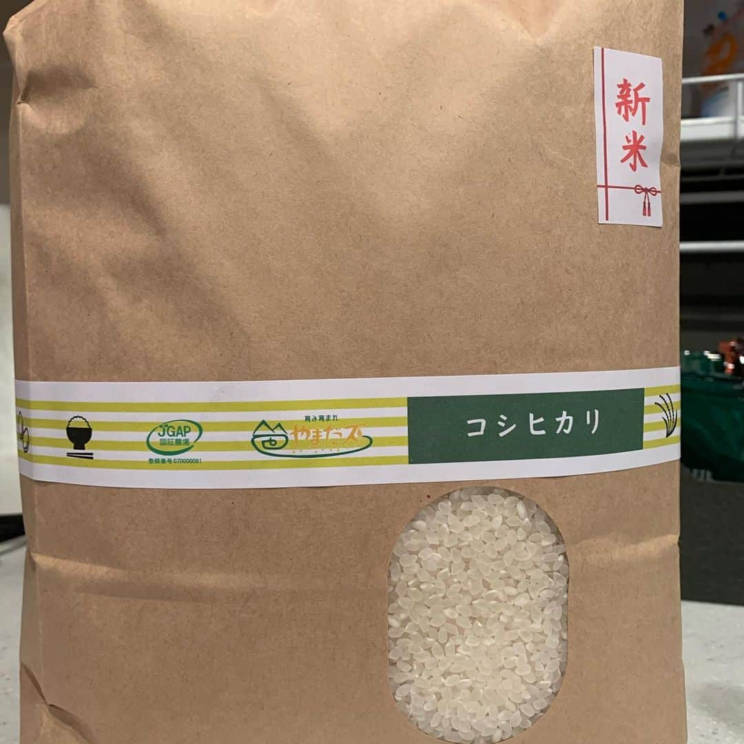 上原浩治さんのインスタグラム写真 - (上原浩治Instagram)「福島のお米🤗　美味しいよ！！ 料理はしません😁　でも、白米だけは炊いて食べます🤩　やっぱりコメは最高〜😉 おかずはスーパーや、コンビニで…😂  #福島県　#喜多方市　#白米　#🍚 #コシヒカリ　#いつも３合炊き  @koji19ueharaのフォローを  #Twitter #TeamUehara‬⁩のフォローを  http://www.koji-uehara.net  #上原浩治の雑談魂」1月29日 21時43分 - koji19uehara