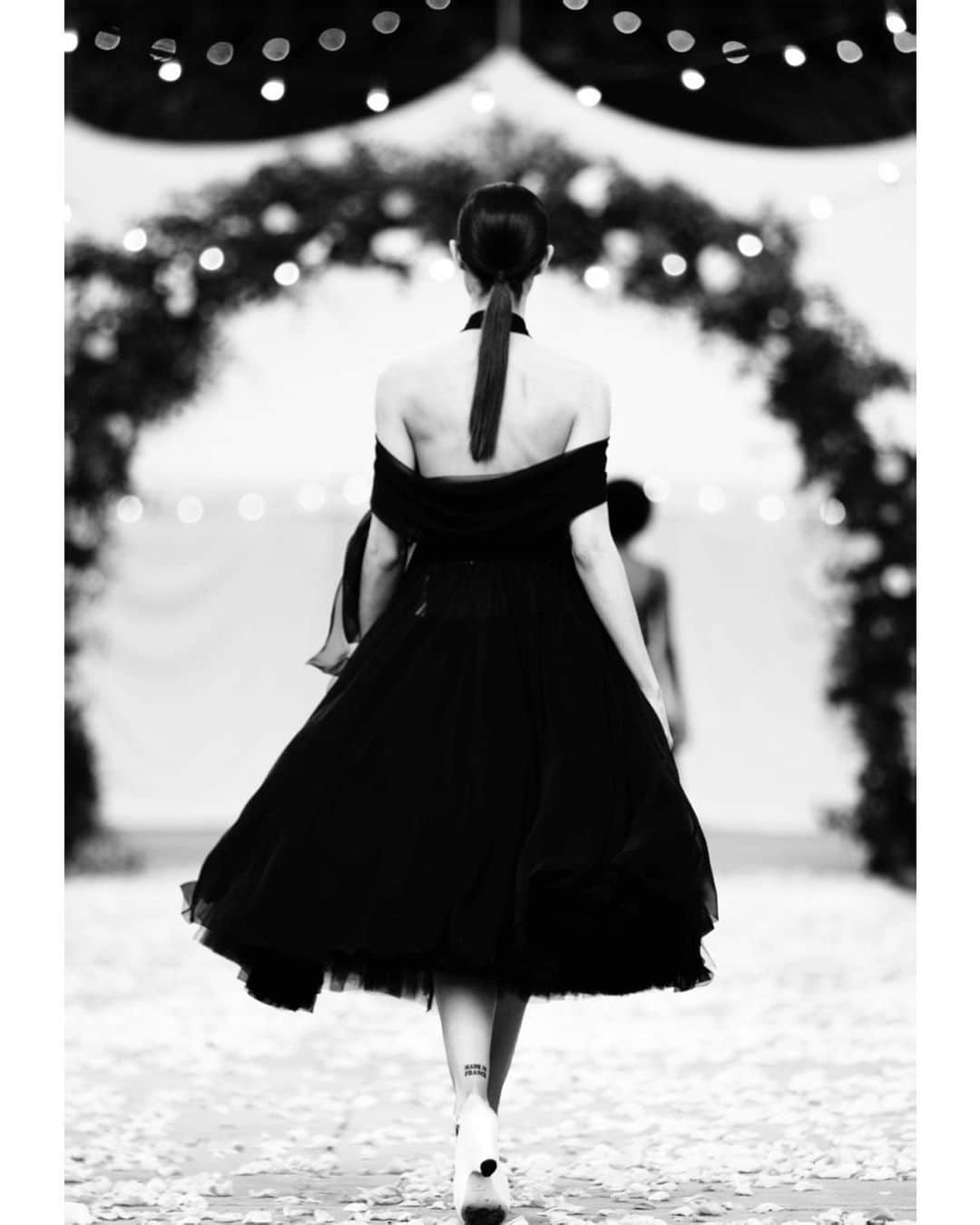 リウ・ウェンのインスタグラム：「Thank you @chanelofficial for the chance to watch the latest #ChanelHauteCouture remotely! What a beautiful fairytale it was.」