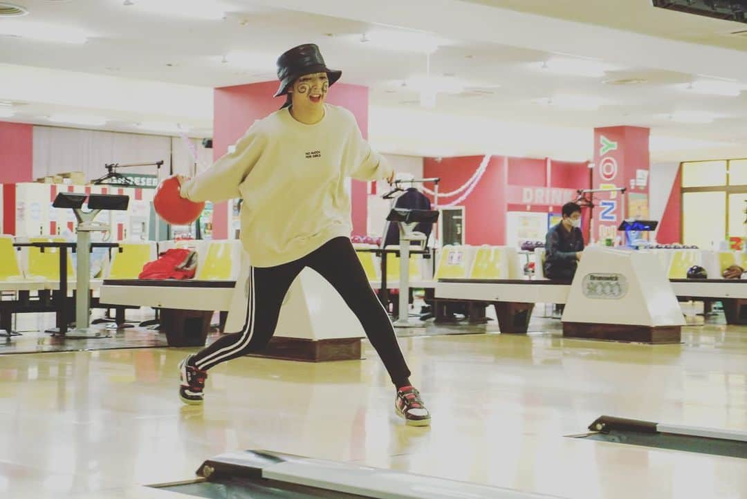 ときさんのインスタグラム写真 - (ときInstagram)「あの罰ゲームのままで行ったボーリング対決🎳✨  いつかはfarmerのみんなともやってみたいな💭🎀  #ringomusume #righton #rightontime #ライトオン #ライドオンタイム #ボーリング  @righton_pr」1月29日 21時48分 - toki_ringomusume