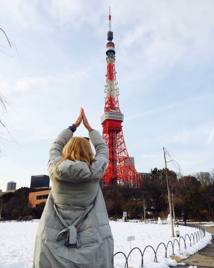 玲奈マリーのインスタグラム：「やっと宮崎県に着いた。7年間くらい関東に住んでたねw 友達も、知り合いも、一緒に働いて人も、一緒に遊んでた人も、感謝します。めっちゃ素敵な思い出を作って感謝します。コロナのせいでちゃんと送別会をできなかったけど、東京に行ける時に遊ぼうよー^_^ さよならを言うのは苦手だよ😭　でも、ずっと海の近くに住みたかった。切ないね🥺🥺🥺　お世話になりました❣️❣️❣️❣️Thx for the memories, Tokyo🗼🗼🗼」