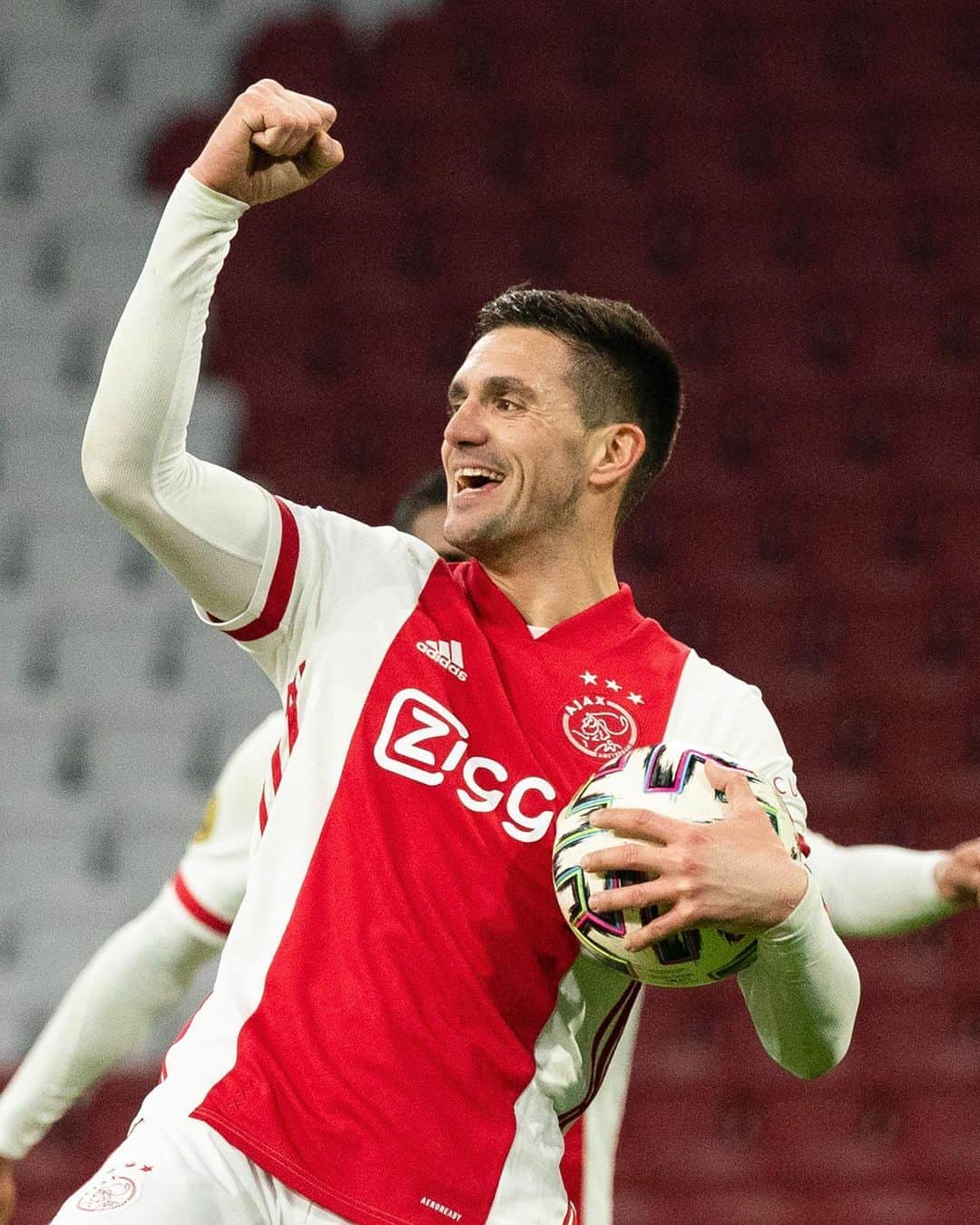 のインスタグラム：「Important win, +3 points & see you on Sunday! ❌❌❌ #ajawil」