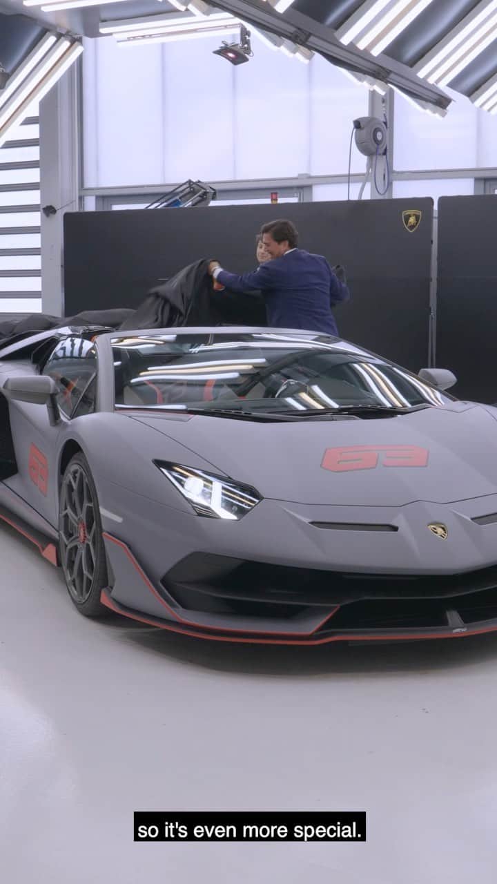ランボルギーニのインスタグラム：「Inspiration, positive thinking, grit. We had a talk with @jorgelorenzo99 during his visit to Sant’Agata Bolognese. You can feel all the energy coming out of his words, the same energy of the amazing, limited edition Aventador SVJ 63 Roadster he sat in for the first time as its new owner.  #Lamborghini #AventadorSVJ63Roadster」