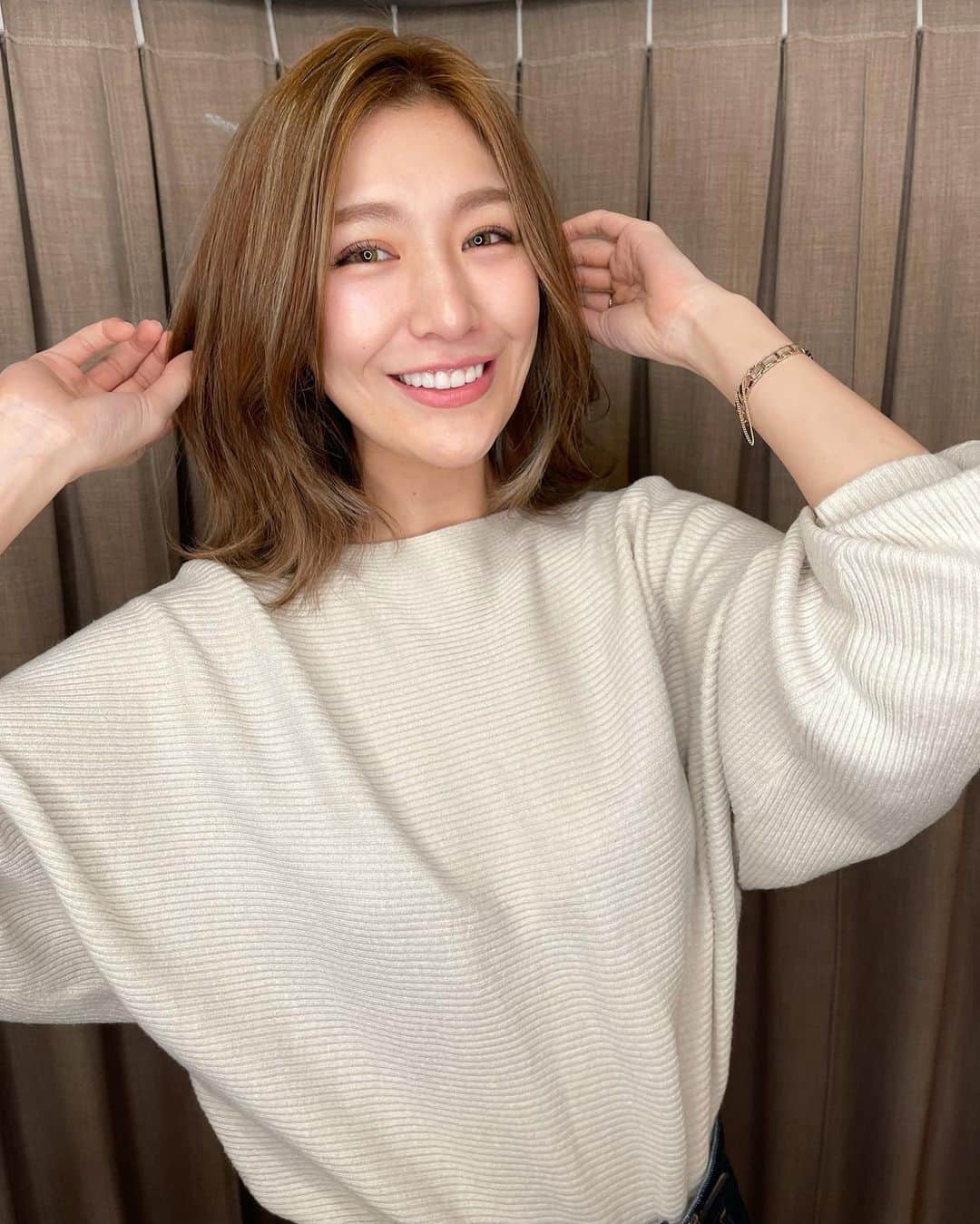 上福ゆきさんのインスタグラム写真 - (上福ゆきInstagram)「- feel awesome!!!!! finally!!! cut my hair..💇‍♀️💗 this couple done my hair amazing always. i’ll be 28 next month so I became more elegant and sexier.haha Thank you so much both of ya!!! #イメチェンしました #大満足」1月29日 21時58分 - yuki_kamifuku