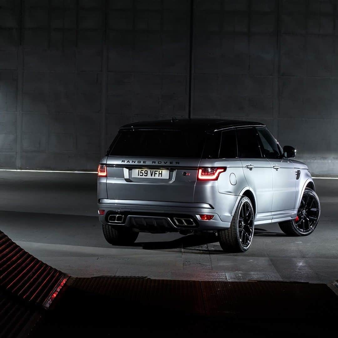 Land Roverさんのインスタグラム写真 - (Land RoverInstagram)「With extensive carbon fibre detailing, the Range Rover Sport SVR Carbon Edition provides a more aggressive take on the flagship of the #RangeRoverSport family.   @landroversv #LandRoverSV #SpecialVehicleOperations #Bespoke #Luxury #RangeRover #SVR #SeldomSeen」1月29日 22時00分 - landrover