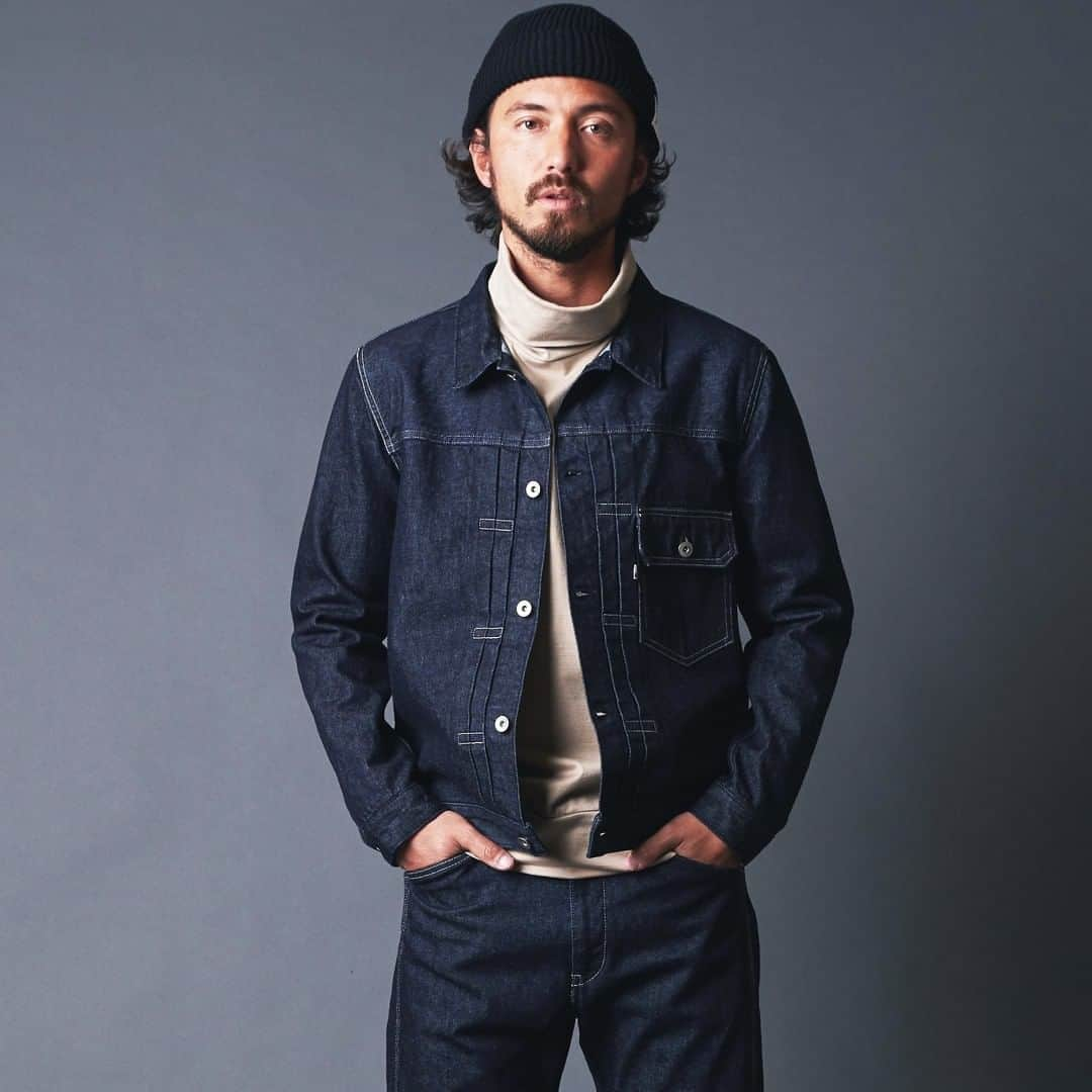 マージンさんのインスタグラム写真 - (マージンInstagram)「2021SS Collection WASHED DENIM JACKET TYPE 1ST product code / 2114-04 size / 44, 46, 48 (モデル身長 @pato_____ / 181cm, 着用サイズ46) price / ¥27,500_(tax in)  コットン100%、12オンスデニム を使用したデニムジャケット。バックスタイルにはシンチバックを採用し、ウエストのサイズ調整が可能。インディゴのカラーを残したワンウォッシュ加工を施しトラディショナルに仕上げた1st型デニムジャケット。胸ポケットにピスネーム付き。  購入はコチラから ▶︎ https://magine.thebase.in/items/38580983 . . . . . . . . @magine_official #magine #マージン #ミリタリー #ミュージック #20aw #メンズファッション #ビジネスカジュアル #大人のファッション #military #music #mensfashion #business」1月29日 22時00分 - magine_official