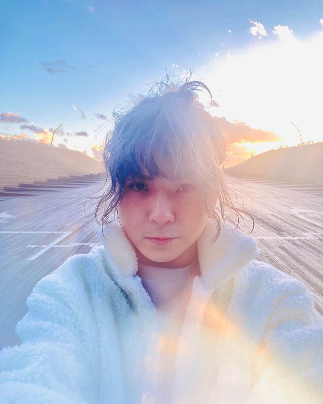 Tatsuya Amanoのインスタグラム：「Winter Collectionルックブック撮影  この日は天気にも恵まれ良き撮影でした🕺✨  Newアイテムもあるので speciesinc.worldでチェックしてね！  https://speciesinc.world/pages/lookbook-winter21」
