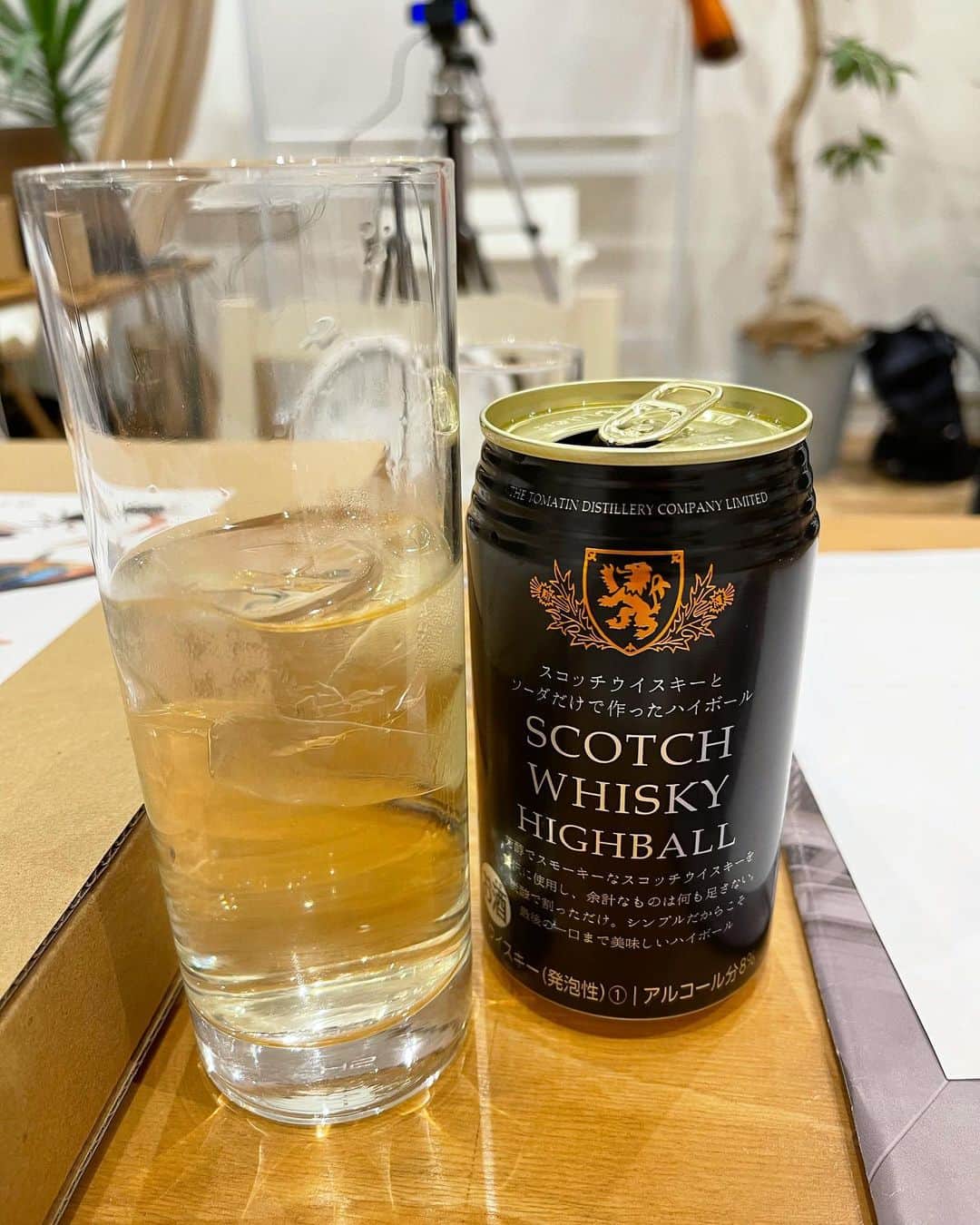 トムセン陽子さんのインスタグラム写真 - (トムセン陽子Instagram)「今夜はウイスキーの最新情報をお届けする配信番組「WBBC プレミアム」の初回配信でした！しかも初回は生配信〜！ ウイスキー界の権威、土屋守先生と一緒に、私はMCとして進行させていただきました。 MCをしながらも隣で土屋先生のお話を聞きながら、何度メモを取りたかったことか！それほど最新ニュース、裏話目白押しの配信でした。 とにかくこうやってウイスキーに関わらせていただけることが、とても嬉しくて、心から光栄です。 これからいろんなコンテンツが増えていきますので、ウイスキー文化研究所会員の方は、乞うご期待です！  #ウイスキー #配信 #WBBC #ウイスキー配信」1月29日 22時05分 - yokothomsen