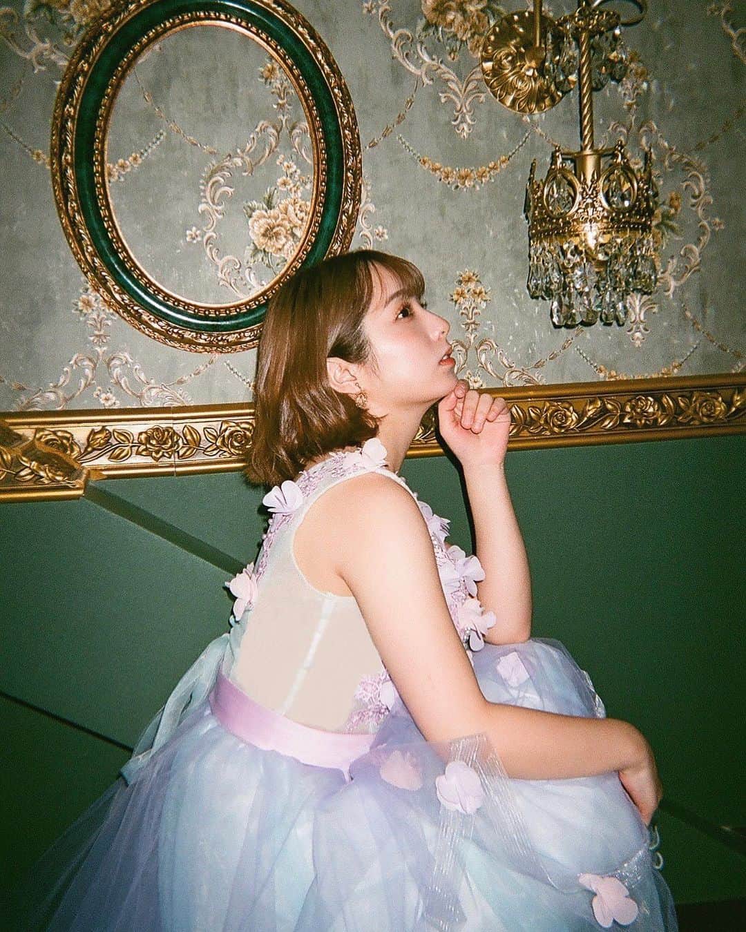 前田美里のインスタグラム：「#film とドレス。 . . #写ルンです #撮影会 #モデル #ドレス #フラワードレス  #ショート #make #自撮り #ファインダー越しの私の世界 #被写体 #写真好きな人と繋がりたい  #おうち時間 #stayhome #写真 #ヲタク #櫻坂46 #欅坂46 #日向坂46 #フォロー #フォロワー募集中  #japanesegirl #follow #followme #좋아요 #팔로우미 #팔로미 #오오티디 #gravure #flower」