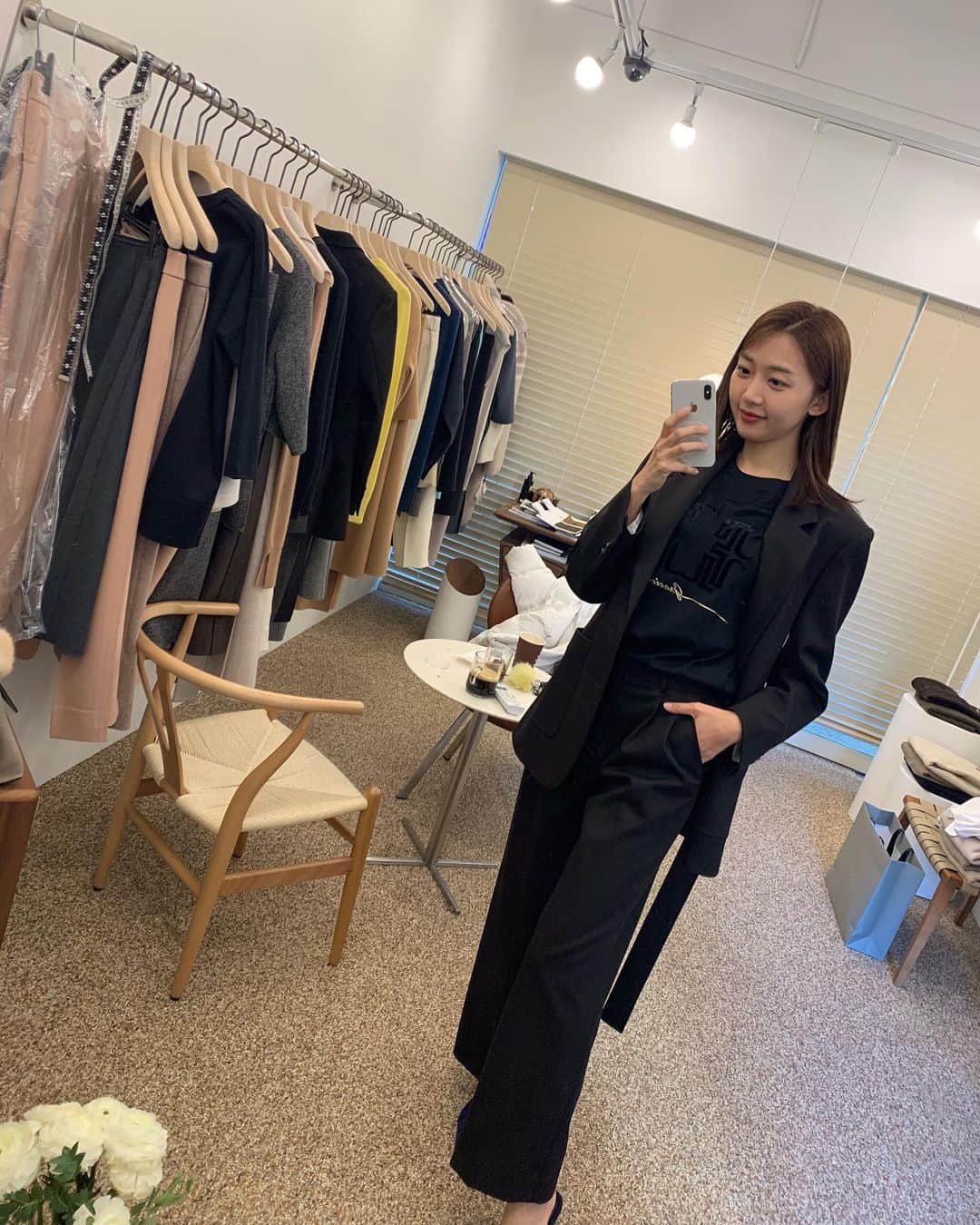 イ・ミンジのインスタグラム：「패셔니스타 맨디👗💙」