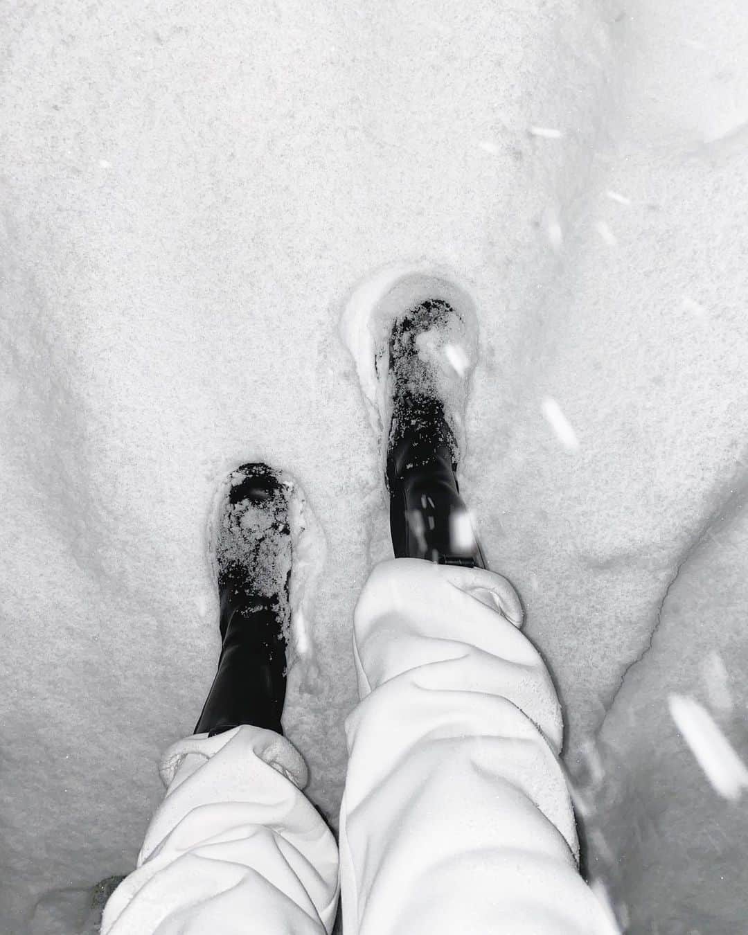 加藤澪さんのインスタグラム写真 - (加藤澪Instagram)「買ったばかりのBOTTEGAのブーツを初卸で雪山(しかもドパウ)に履いてくるあたり、どない？？🤗」1月29日 22時16分 - miokato3306
