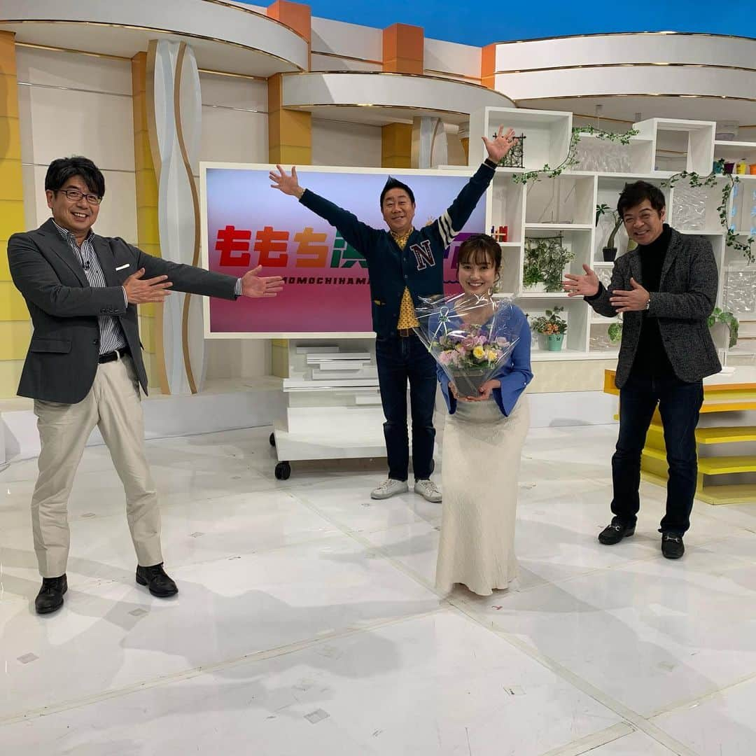 テレビ西日本「ももち浜ストア」さんのインスタグラム写真 - (テレビ西日本「ももち浜ストア」Instagram)「浜﨑アナ ハッピーバースデー！！！🥳🎉 本日は浜﨑アナ26歳の誕生日🎂  オンエア終了後、みんなでお祝いしました☺️❤️  そして！そして！！大発表です！！ なんと我らが浜﨑アナ、 26歳を記念にインスタグラムを始めたそうです🥰✨ @hamasaki_hikari  お誕生日、そしてインスタ開設おめでとうございます💘  #浜﨑日香里 #誕生日」1月29日 22時16分 - momochihamastore8