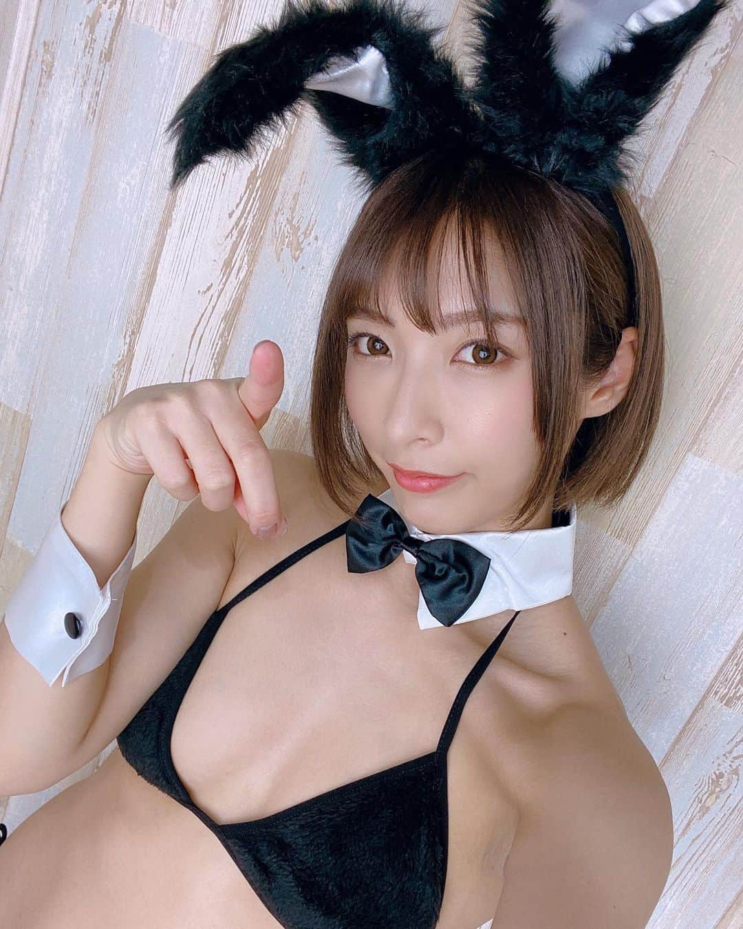 阿部乃みくのインスタグラム：「ラスト撮影会🐰❤️  PLUSONEさんには約8年間お世話になりました！オフ会にお泊まり会に撮影会、いろんなイベントをやったので思い出がいっぱいです！  PLUSONEさん、今まで撮影会に会い来てくださった皆さんありがとうございました😌✨  #PLUSONE #AV女優 #撮影会 #mikuabeno  #阿部乃みく #バニーガール #bunny」