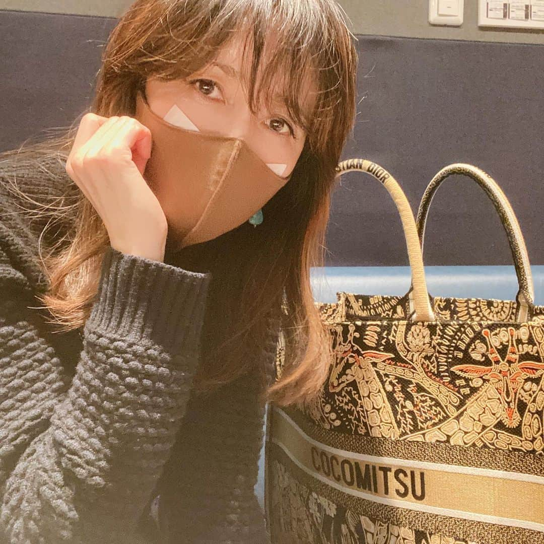 工藤静香さんのインスタグラム写真 - (工藤静香Instagram)「マスタリング終了 中島みゆきカバーアルバム 青い炎　只今完成しました🙏  スタッフに感謝💕そして早く皆さまに聞いていただきたいです。  マスタリングとは、最終的に全ての音を整えて、曲間の秒数を決めたり、更に音を極める作業です。」1月29日 22時21分 - kudo_shizuka