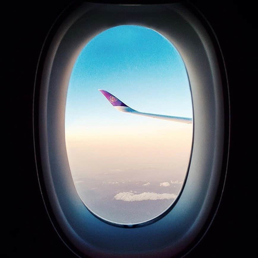 タイ航空さんのインスタグラム写真 - (タイ航空Instagram)「Since our eyesight can reach as far as the horizon , let THAI be your window to the world that lies beyond  Photo Cr : @mr_luc4   #thaiairways #smoothassilk」1月29日 22時23分 - thaiairways