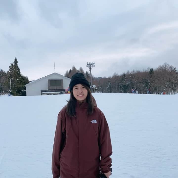 高嶋菜七のインスタグラム：「落ち着いたらまたスノボ行きたいな スノボ上手くなりたいなー スノボしたいなーーー  #スノボ #雪 #時差投稿」