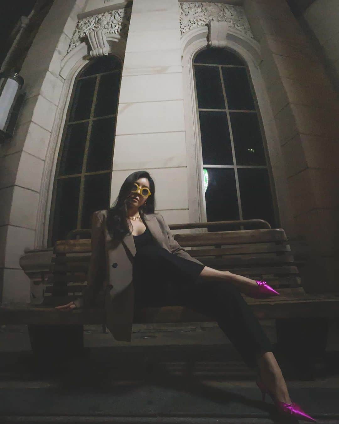 GYEON SEOのインスタグラム：「_* night strolling 🖤 . . #gomdorishotz」