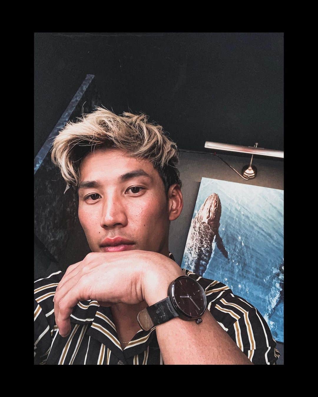 山中海輝のインスタグラム：「Just got my blonde hair back for the first time in 6month. which do you think is better "Blonde" or "Black"？  10年以上お世話になっているKAINOの @tsuzu46 さんにヘアーカラーをしてもらいました。  金髪or黒髪？？ どっちがしっくりきます？」