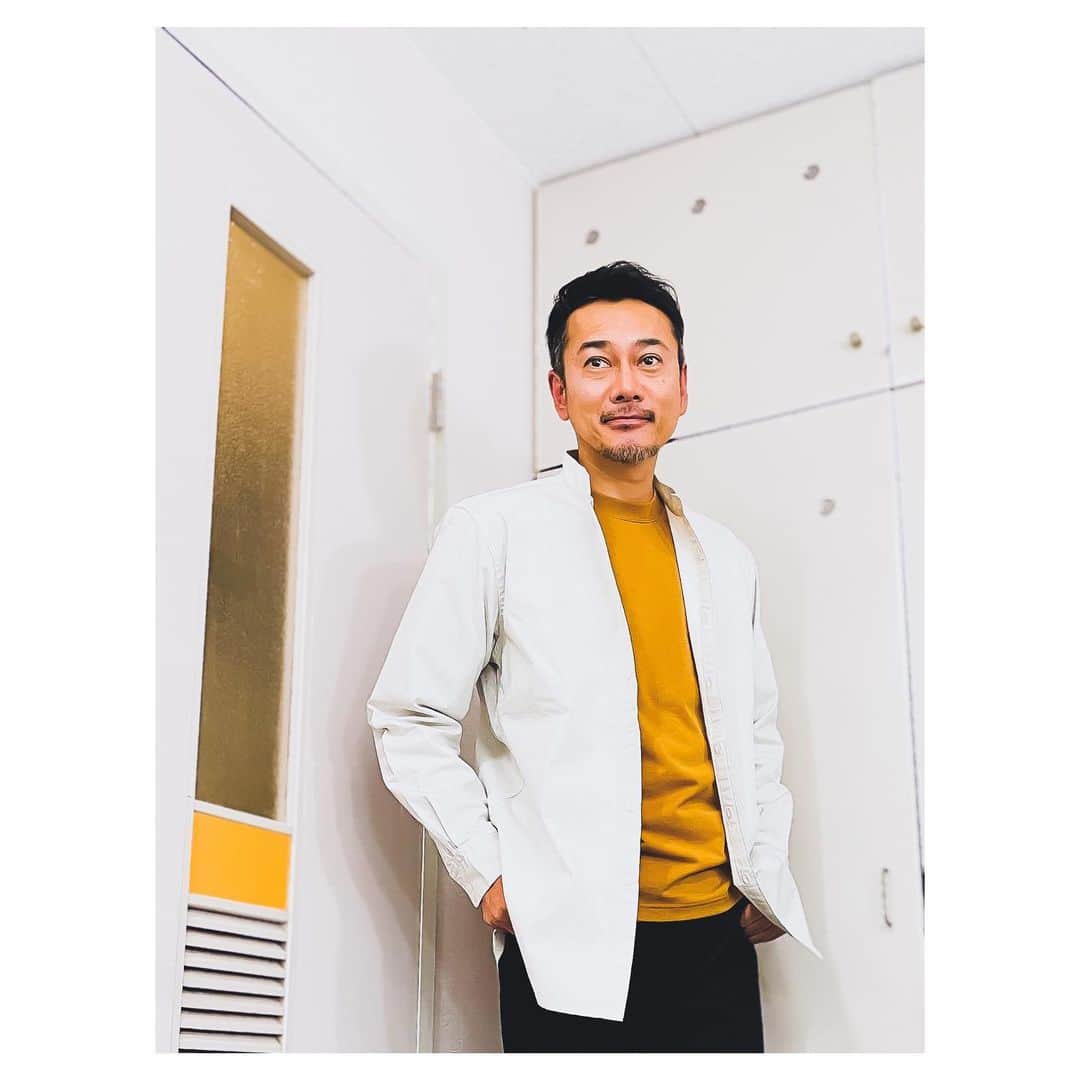 元木行哉のインスタグラム：「本日も『タウンニュース』ありがとうございました📺﻿ そうそう、Vimeoで配信中のドラマ『たべものがたり 元木食堂』、アメリカからのご視聴も頂いているそうです！﻿ THX!🙌﻿ ﻿ 今日はまた寒いですね。﻿ 皆さん、暖かくしておやすみくださいね。﻿ ﻿ #staysafe #vimeo #ドラマ #配信 #goodnight #元木行哉 #元木食堂」