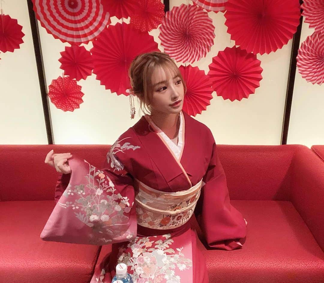 吉川陽多のインスタグラム：「. 地味に赤系私しかいなかった」