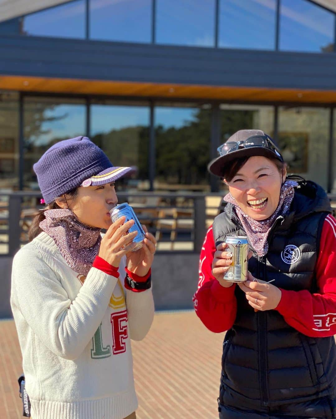 三枝こころさんのインスタグラム写真 - (三枝こころInstagram)「このメンバーでのラウンドはお初🏌️‍♀️ それぞれ個々にはラウンドしたことあったけど、楽しすぎたし🤣笑い過ぎたし😆喋りすぎた😝。 2枚目なんだけど、こんなに幸せそうにビール飲む人達いるのね👏 PRかと思うわ🍺 天候にも恵まれて、最高の1日でした。 @junandrope コーディネート❤️ 次のラウンドは2月です。 #ゴルフ女子 #エンジョイ #天気最高 #junandrope  #コーディネート #楽しい #笑いすぎ #喋りすぎ #golf #ビール #乾杯」1月29日 22時44分 - kokoro_golf