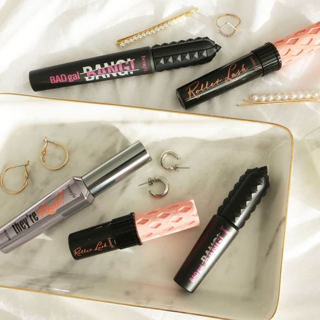 Benefit Cosmetics UKさんのインスタグラム写真 - (Benefit Cosmetics UKInstagram)「Happy Friday, Benebabes!🥂 💕 Which Benefit mascara will YOU be wearing today?!」1月29日 22時56分 - benefitcosmeticsuk