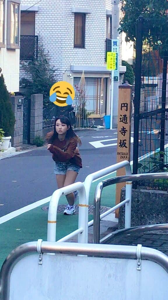 大崎菜々子のインスタグラム：「1年前の今日 #全力坂 放送日でしたー！  懐かしい笑  #テレ朝 #円通寺坂 #girlsdontcry #女子大生  #横浜美少女図鑑 #ラジオパーソナリティー #我的最愛 #ストリートコーデ  #fashiongram #좋아요 #팔로우미 #오오티디  #패션  #패션스타그램 #casual #streetfashion #nike #sneaker #エアマックス #model #cosplayer #l4l #cute #かわいい#instagood #色白女子 #ブルベ夏  #makeup #cosmetics」