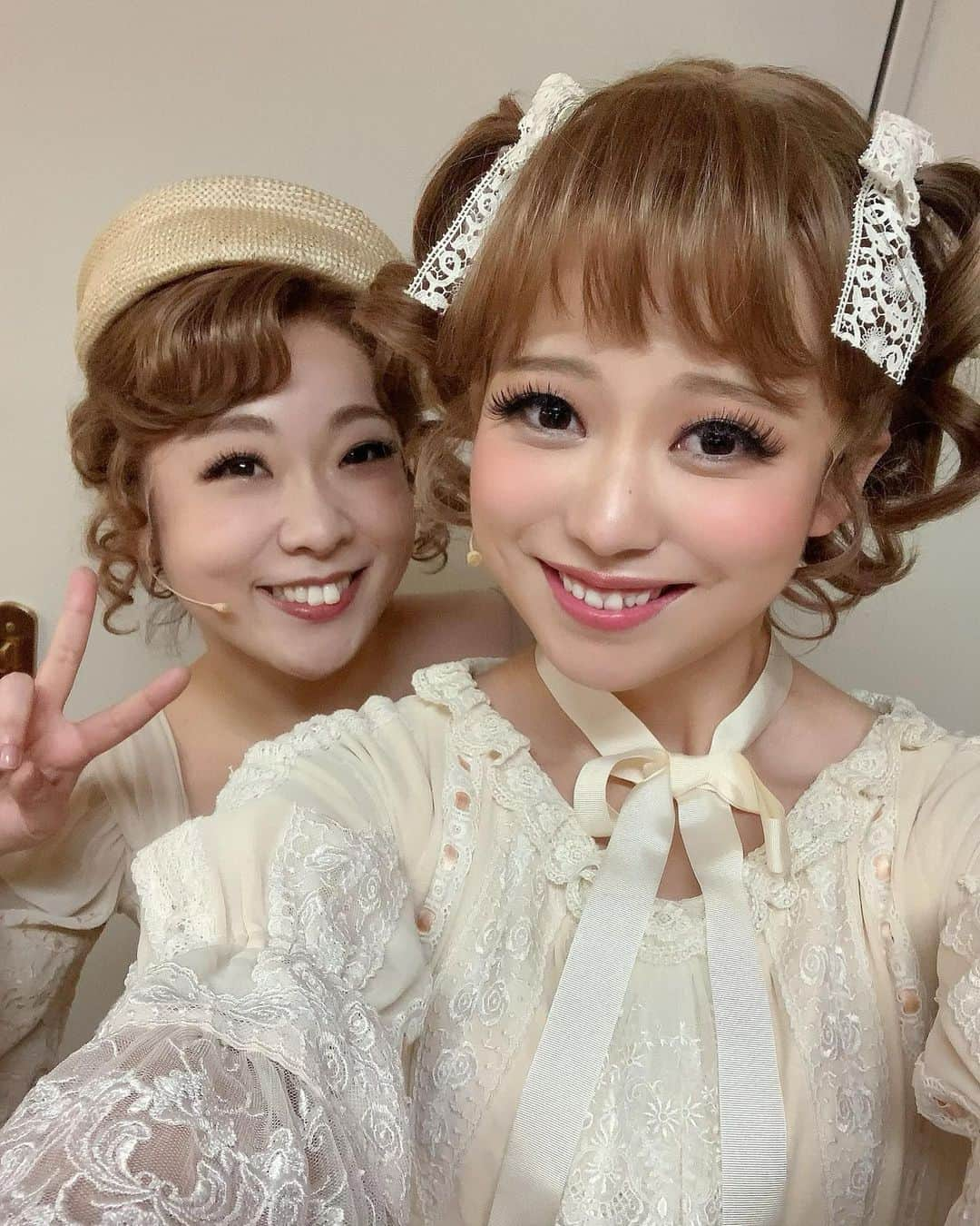 熊谷彩春さんのインスタグラム写真 - (熊谷彩春Instagram)「本日『パレード』ソワレ公演、無事終演いたしました🇺🇸 ご来場ありがとうございました！ いよいよ東京公演も残り3回となりました。 明日は東京公演最後のマチソワ。 明日も大切に、心を込めて頑張ります。 ・ メアリーの仲良し、モンティーン役の横岡沙季さん👭 いつも優しくて面白くて大好きで…！ すっごく笑顔な写真📸💓 ・ #ミュージカルパレード #東京芸術劇場 #東京公演残り３公演 #👭 #モンティーン #横岡沙季 さん #メアリー #熊谷彩春」1月29日 22時49分 - iroha_kumagai