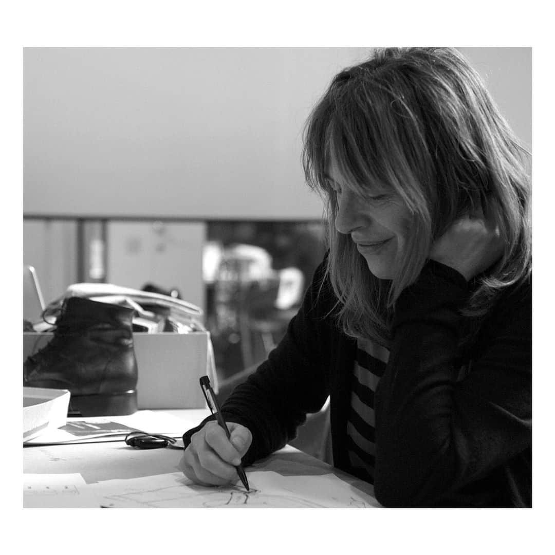 フィオレンティーニベーカーのインスタグラム：「The start of the creative process…putting pen to paper…Deborah Baker doing what she does best.#FiorentiniBaker #designer #entirelymadeinitaly」