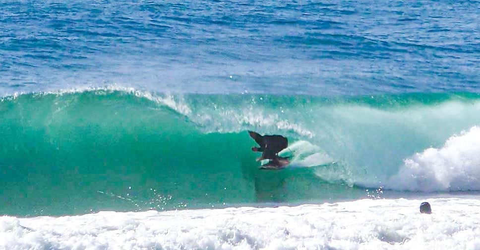 金尾玲生さんのインスタグラム写真 - (金尾玲生Instagram)「.  Fun surfed today✌🏾✌🏾✌🏾  今日はいい時間にサーフィン出来ましたー🙌🏽  明日もできそうですね👍👍👍  📸by @hrssurf   #surf #barrel」1月29日 22時52分 - reokanao