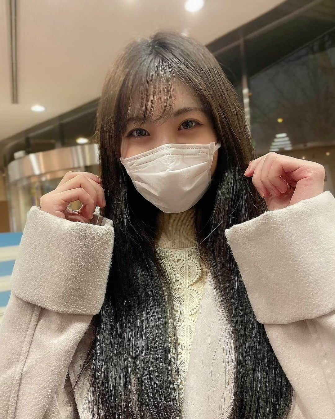 谷真理佳のインスタグラム：「今日もマスクロケでした😷 雪が降ってたので髪の毛濡れちゃった☃️❄️」