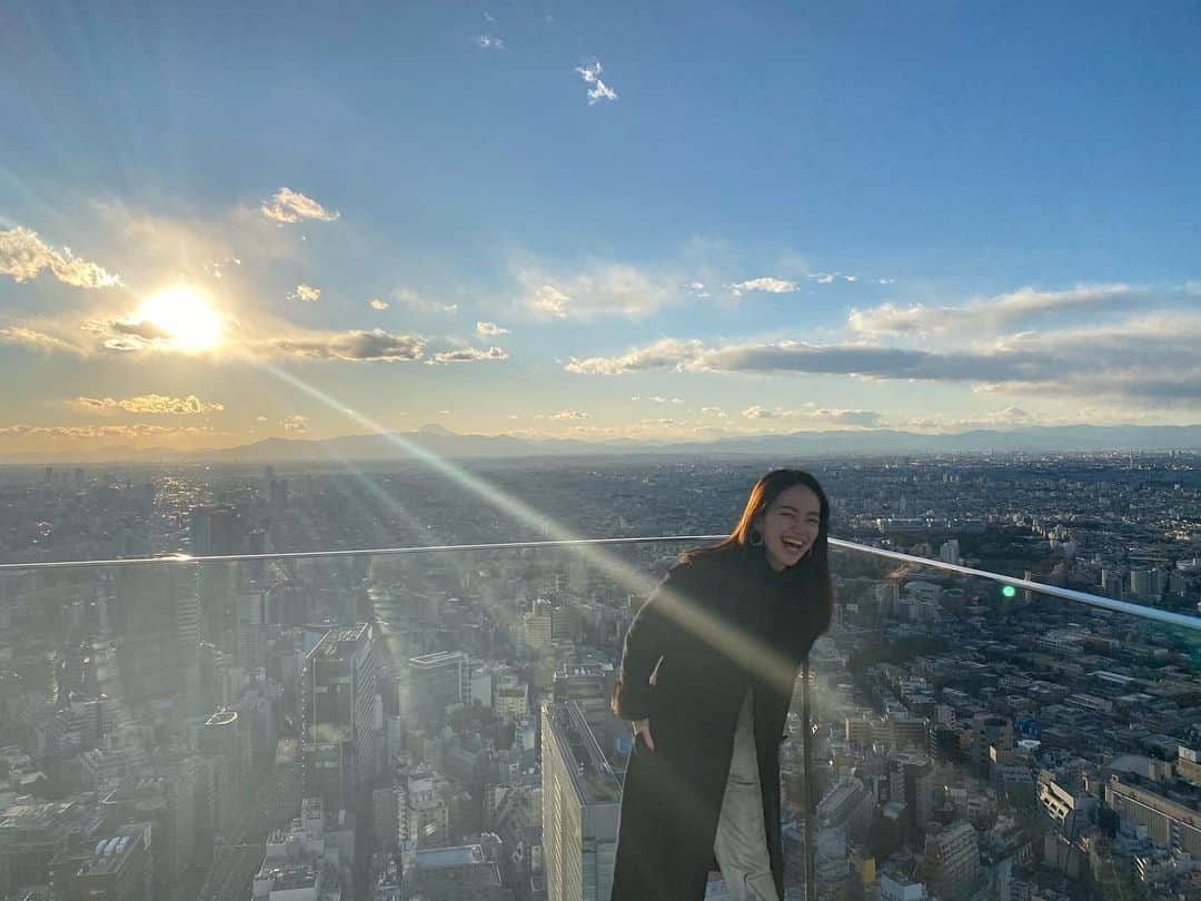 小林美季さんのインスタグラム写真 - (小林美季Instagram)「景色がいいところは なんか元気出ませんか？*☀️  #model #actress #女優 #モデル #色っぽカジュアル  #make #miki #美季 #photo #thankyou #일본 #모델 #撮られたい #好き #fashion #smile #いい景色 #富士山 #shibuyasky #いつかの写真」1月29日 22時58分 - miki_66v