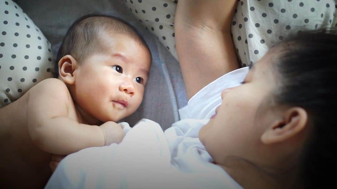 unicefさんのインスタグラム写真 - (unicefInstagram)「You should start thinking about your child's mental health right from the moment you meet. From the very beginning, your child will look to you for love, learning and safety. When you provide your child with a warm and tender relationship, help them to feel protected, comfort them when they're upset and help them navigate the world, that's how you lay the groundwork for a lifetime of mental health.⁣ ⁣ There's a stress response that gets activated when babies become frightened or they worry that someone has forgotten them or their needs aren't getting met. Our job as parents is to help them to calm that stress response. When that stress response has calmed, everything goes back to normal and your baby actually learns that the world is a safe and reliable place. Some babies don't learn that. They are in stressful situations and they don't have the emotional support that they need to feel calm again. When children are in stressful situations and they don't have a loving adult to help them feel better, that can lay the groundwork for emotional difficulties down the line.⁣ ⁣ What can make a huge difference? Be attentive to your baby, pay attention to what they need, be responsive to their needs and just make sure you're a warm and steady presence. That will be everything your baby needs to get a great start in life. Head over to unicef.org/parenting for more tips from experts.⁣ ⁣ 📸: © UNICEF」1月29日 23時00分 - unicef